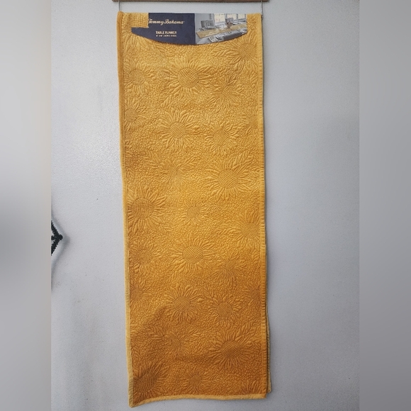 Tommy Bahama Yellow Velour Sunflower Table Runner Summer/Fall - Picture 2 of 6